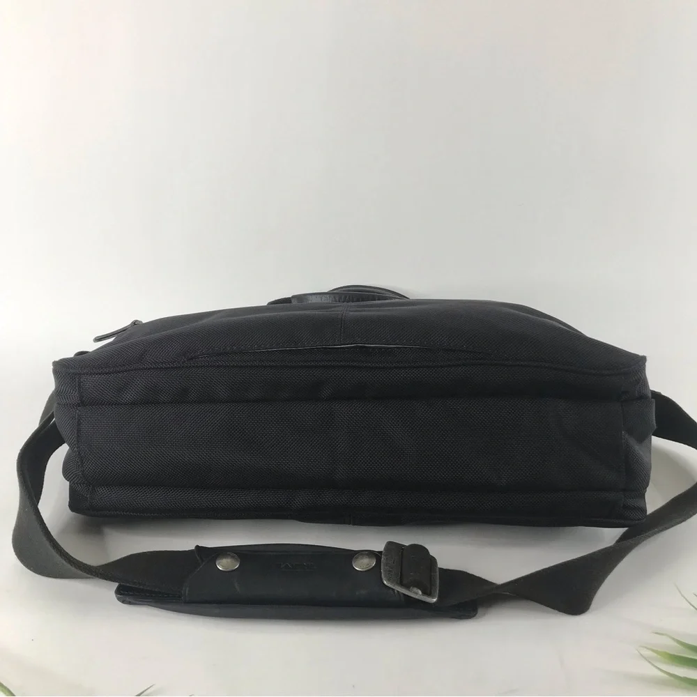 TUMI BLACK LEATHER NYLON BRIEF CASE LAPTOP COMPUTER MESSENGER CROSSBODY BAG